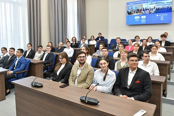 88 молодых активистов прошли стажировку в администрации Сочи в рамках Дня молодежного самоуправления