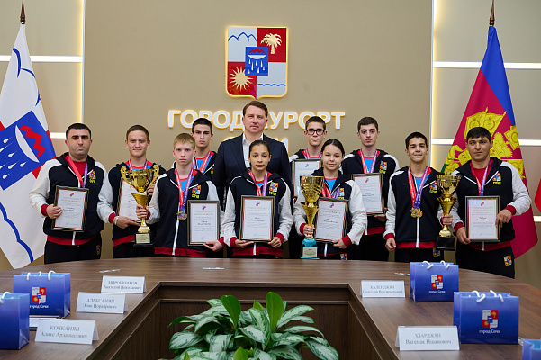 Глава Сочи Алексей Копайгородский поздравил победителей всероссийского турнира Школьной Лиги Самбо